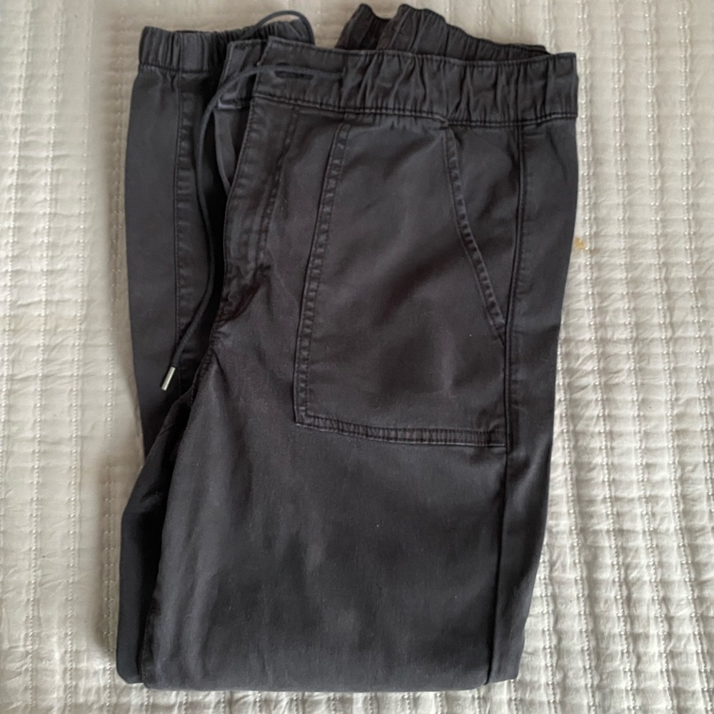 american eagle black cargo joggers